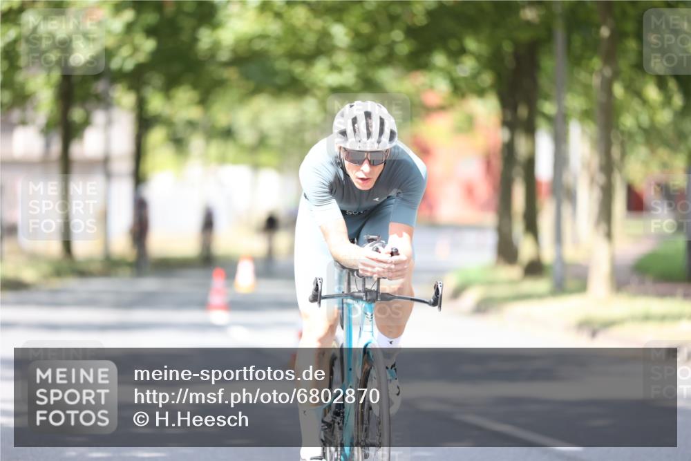 11.08.2024 - GEWOBA Citytriathlon Bremen H.Heesch http://msf.ph/oto/6802870 11.08.2024 12:04:27 Laufen  meine-sportfotos.de