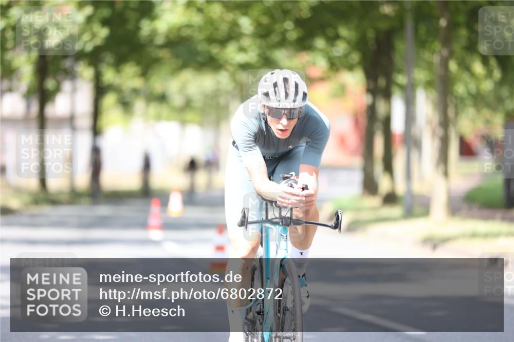 11.08.2024 - GEWOBA Citytriathlon Bremen H.Heesch http://msf.ph/oto/6802872 11.08.2024 12:04:27 Laufen  meine-sportfotos.de