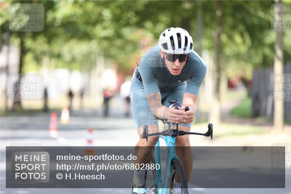 11.08.2024 - GEWOBA Citytriathlon Bremen H.Heesch http://msf.ph/oto/6802880 11.08.2024 12:04:27 Laufen  meine-sportfotos.de