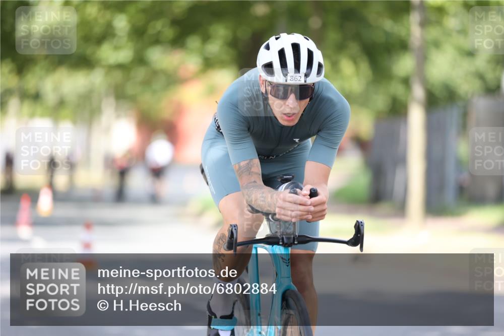 11.08.2024 - GEWOBA Citytriathlon Bremen H.Heesch http://msf.ph/oto/6802884 11.08.2024 12:04:27 Laufen  meine-sportfotos.de
