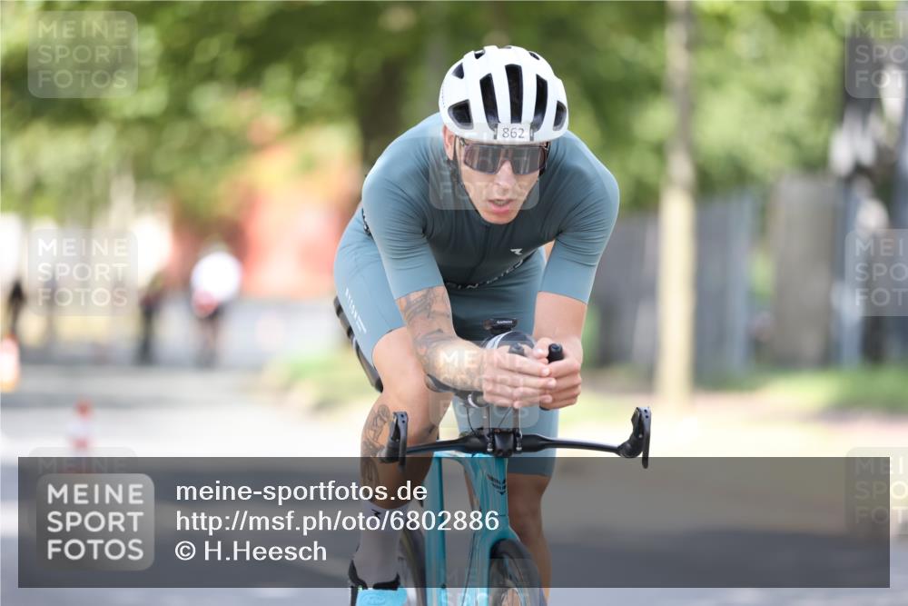 11.08.2024 - GEWOBA Citytriathlon Bremen H.Heesch http://msf.ph/oto/6802886 11.08.2024 12:04:27 Laufen  meine-sportfotos.de