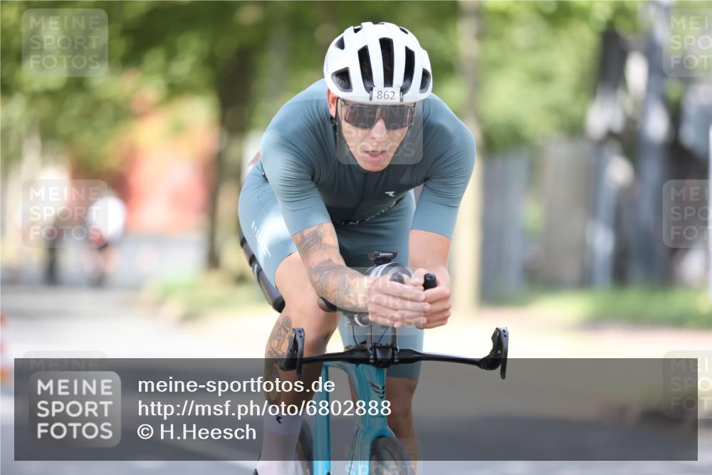 11.08.2024 - GEWOBA Citytriathlon Bremen H.Heesch http://msf.ph/oto/6802888 11.08.2024 12:04:27 Laufen  meine-sportfotos.de