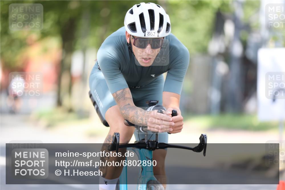 11.08.2024 - GEWOBA Citytriathlon Bremen H.Heesch http://msf.ph/oto/6802890 11.08.2024 12:04:27 Laufen  meine-sportfotos.de