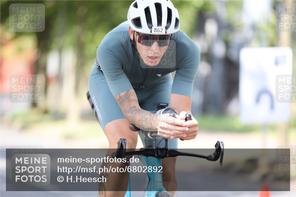 11.08.2024 - GEWOBA Citytriathlon Bremen H.Heesch http://msf.ph/oto/6802892 11.08.2024 12:04:27 Laufen  meine-sportfotos.de