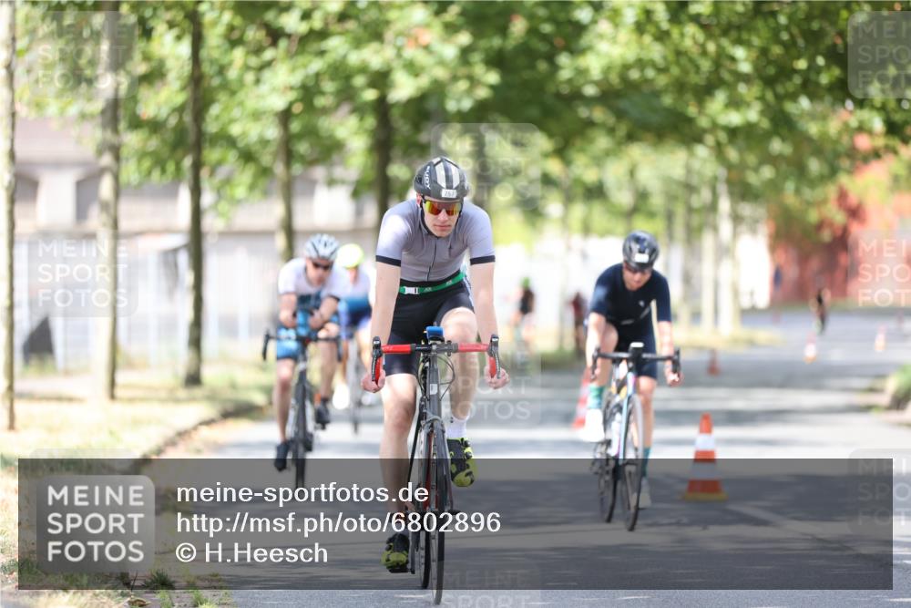 11.08.2024 - GEWOBA Citytriathlon Bremen H.Heesch http://msf.ph/oto/6802896 11.08.2024 12:04:32 Laufen  meine-sportfotos.de