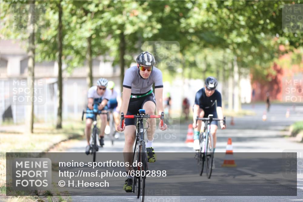 11.08.2024 - GEWOBA Citytriathlon Bremen H.Heesch http://msf.ph/oto/6802898 11.08.2024 12:04:32 Laufen  meine-sportfotos.de
