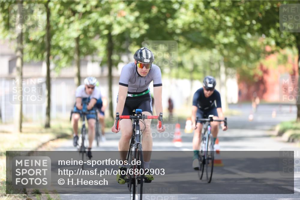11.08.2024 - GEWOBA Citytriathlon Bremen H.Heesch http://msf.ph/oto/6802903 11.08.2024 12:04:33 Laufen  meine-sportfotos.de