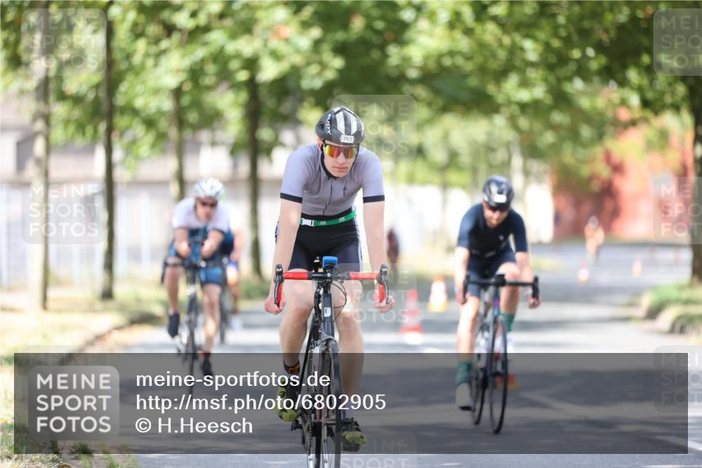 11.08.2024 - GEWOBA Citytriathlon Bremen H.Heesch http://msf.ph/oto/6802905 11.08.2024 12:04:33 Laufen  meine-sportfotos.de