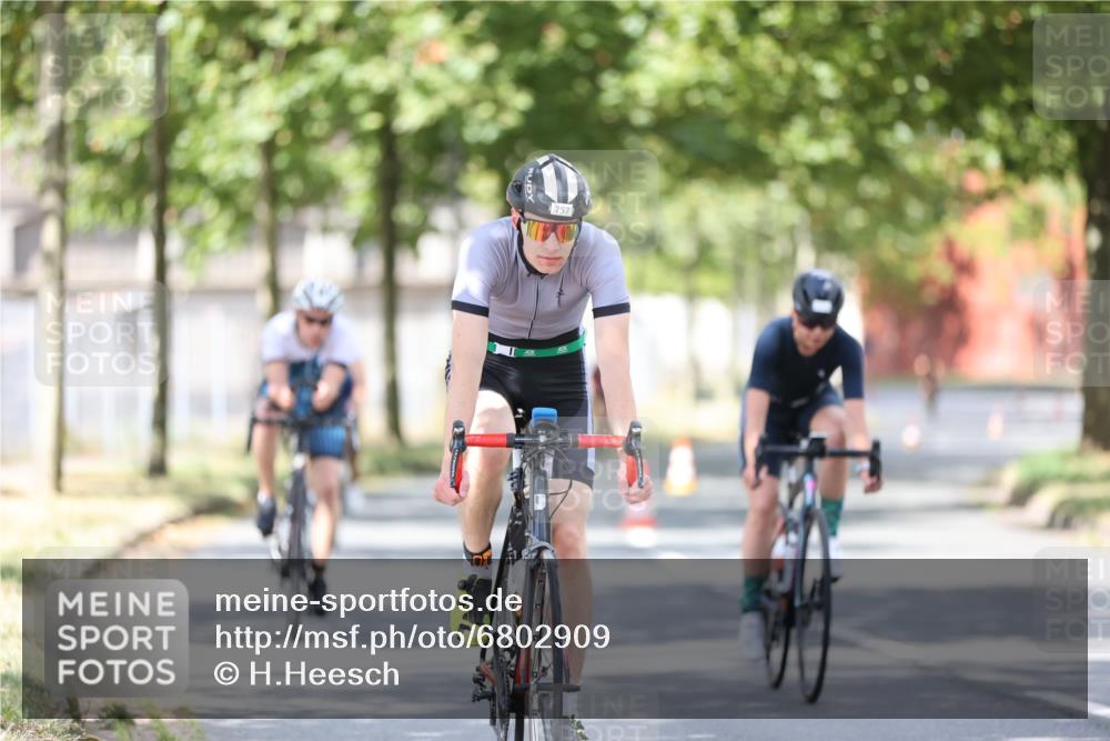11.08.2024 - GEWOBA Citytriathlon Bremen H.Heesch http://msf.ph/oto/6802909 11.08.2024 12:04:33 Laufen  meine-sportfotos.de