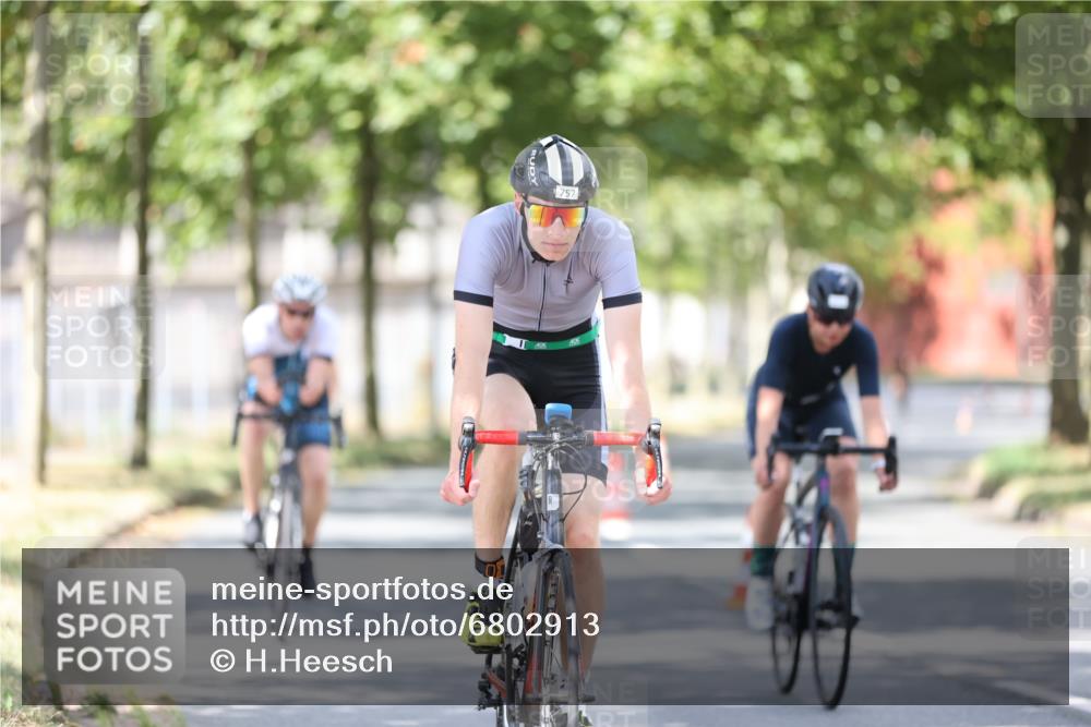 11.08.2024 - GEWOBA Citytriathlon Bremen H.Heesch http://msf.ph/oto/6802913 11.08.2024 12:04:33 Laufen  meine-sportfotos.de