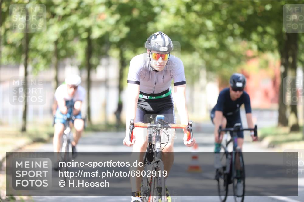 11.08.2024 - GEWOBA Citytriathlon Bremen H.Heesch http://msf.ph/oto/6802919 11.08.2024 12:04:33 Laufen  meine-sportfotos.de