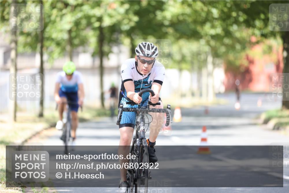 11.08.2024 - GEWOBA Citytriathlon Bremen H.Heesch http://msf.ph/oto/6802922 11.08.2024 12:04:34 Laufen  meine-sportfotos.de
