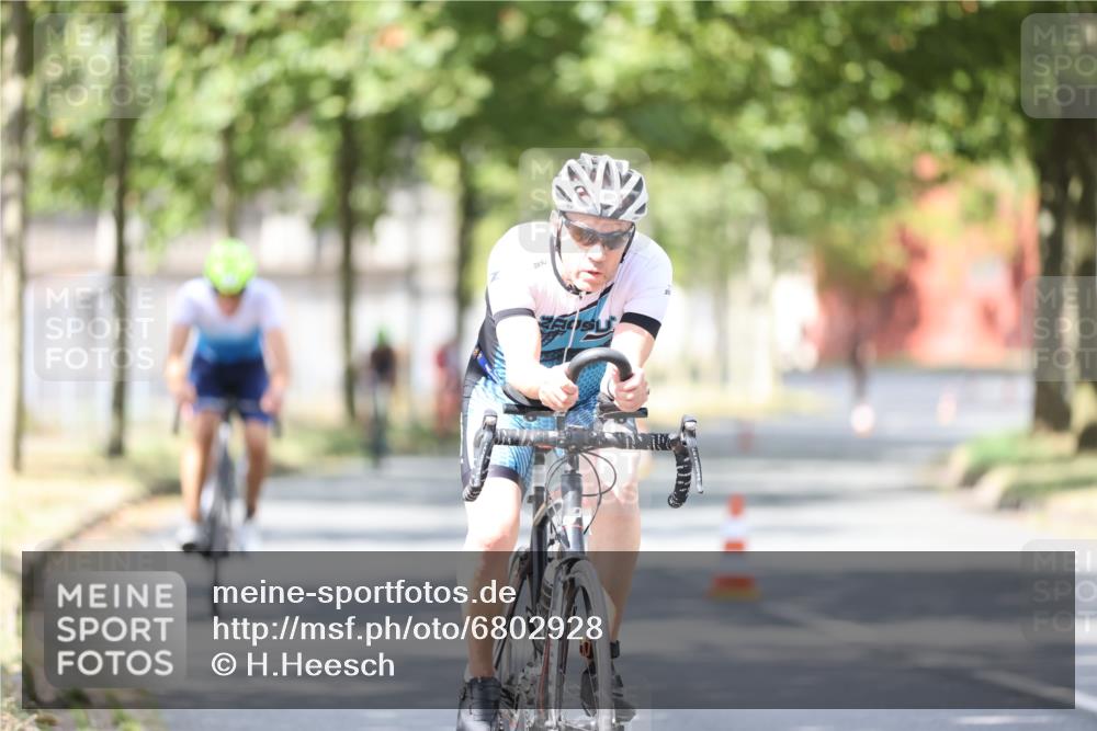 11.08.2024 - GEWOBA Citytriathlon Bremen H.Heesch http://msf.ph/oto/6802928 11.08.2024 12:04:34 Laufen  meine-sportfotos.de