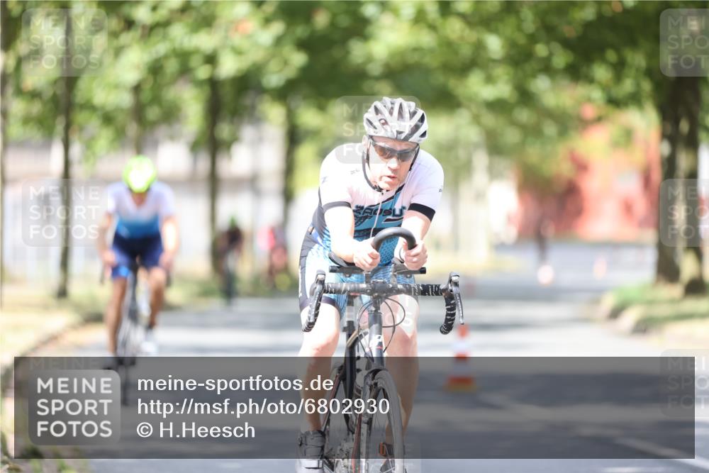 11.08.2024 - GEWOBA Citytriathlon Bremen H.Heesch http://msf.ph/oto/6802930 11.08.2024 12:04:34 Laufen  meine-sportfotos.de