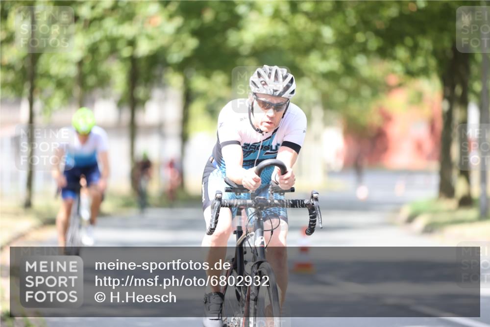 11.08.2024 - GEWOBA Citytriathlon Bremen H.Heesch http://msf.ph/oto/6802932 11.08.2024 12:04:34 Laufen  meine-sportfotos.de