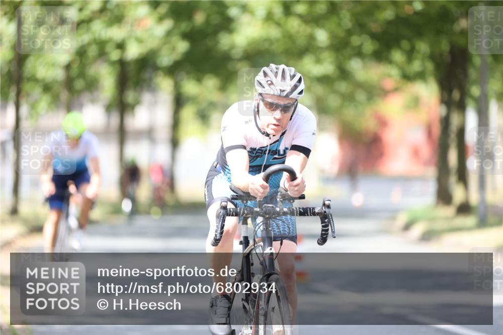 11.08.2024 - GEWOBA Citytriathlon Bremen H.Heesch http://msf.ph/oto/6802934 11.08.2024 12:04:34 Laufen  meine-sportfotos.de