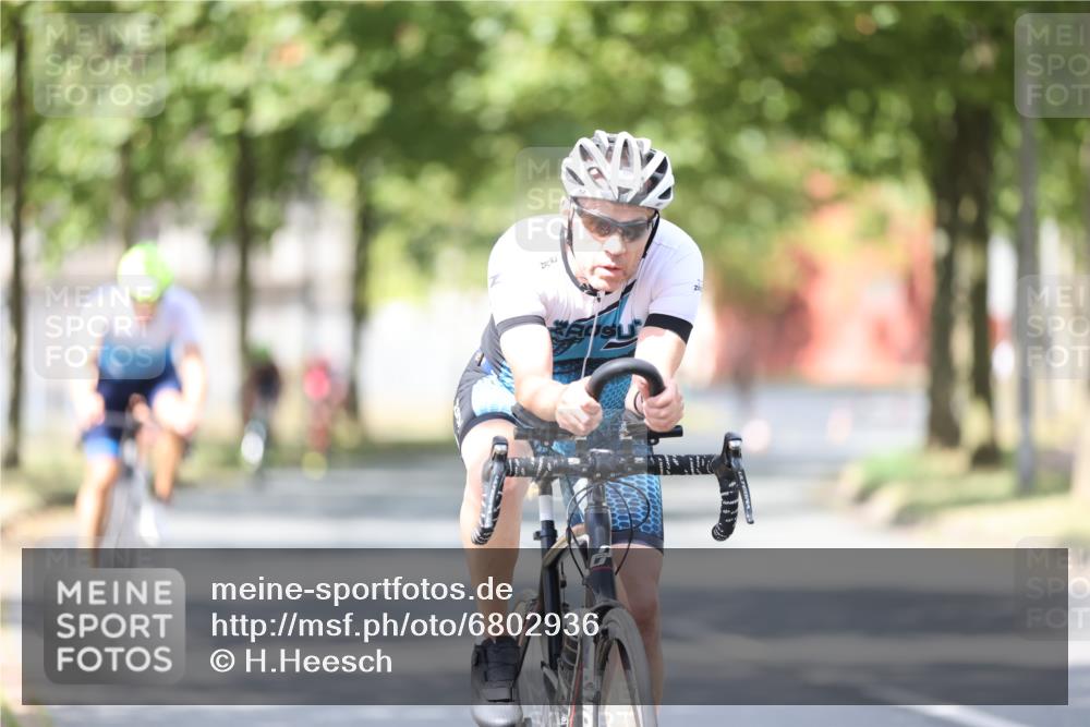 11.08.2024 - GEWOBA Citytriathlon Bremen H.Heesch http://msf.ph/oto/6802936 11.08.2024 12:04:34 Laufen  meine-sportfotos.de