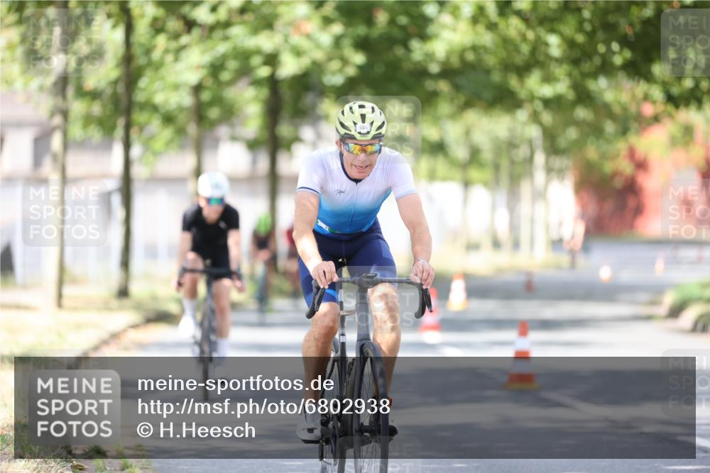 11.08.2024 - GEWOBA Citytriathlon Bremen H.Heesch http://msf.ph/oto/6802938 11.08.2024 12:04:35 Laufen  meine-sportfotos.de