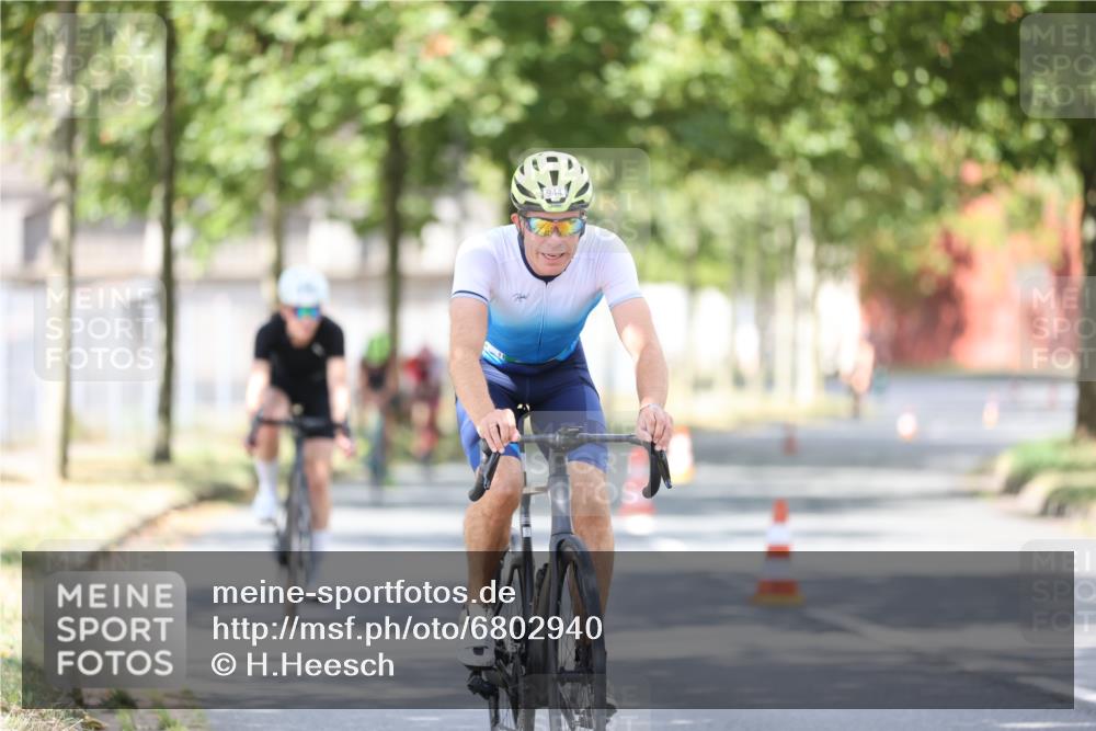 11.08.2024 - GEWOBA Citytriathlon Bremen H.Heesch http://msf.ph/oto/6802940 11.08.2024 12:04:35 Laufen  meine-sportfotos.de