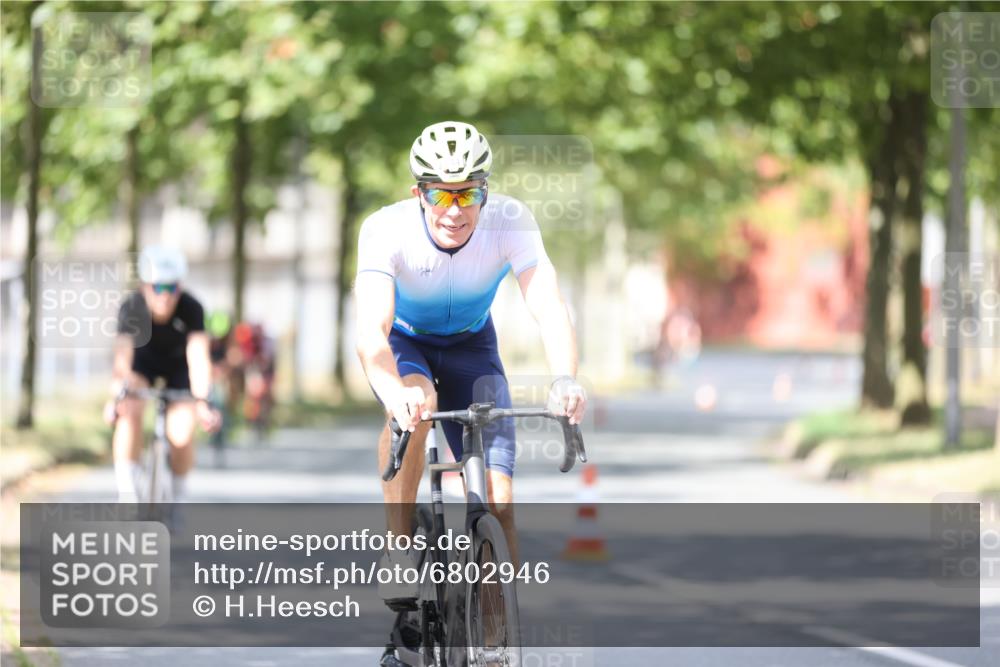 11.08.2024 - GEWOBA Citytriathlon Bremen H.Heesch http://msf.ph/oto/6802946 11.08.2024 12:04:35 Laufen  meine-sportfotos.de