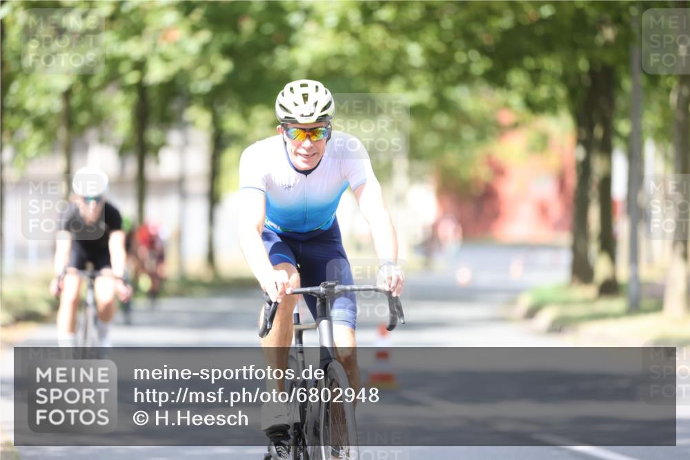 11.08.2024 - GEWOBA Citytriathlon Bremen H.Heesch http://msf.ph/oto/6802948 11.08.2024 12:04:35 Laufen  meine-sportfotos.de