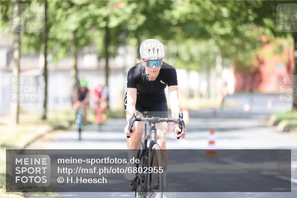 11.08.2024 - GEWOBA Citytriathlon Bremen H.Heesch http://msf.ph/oto/6802955 11.08.2024 12:04:36 Laufen  meine-sportfotos.de