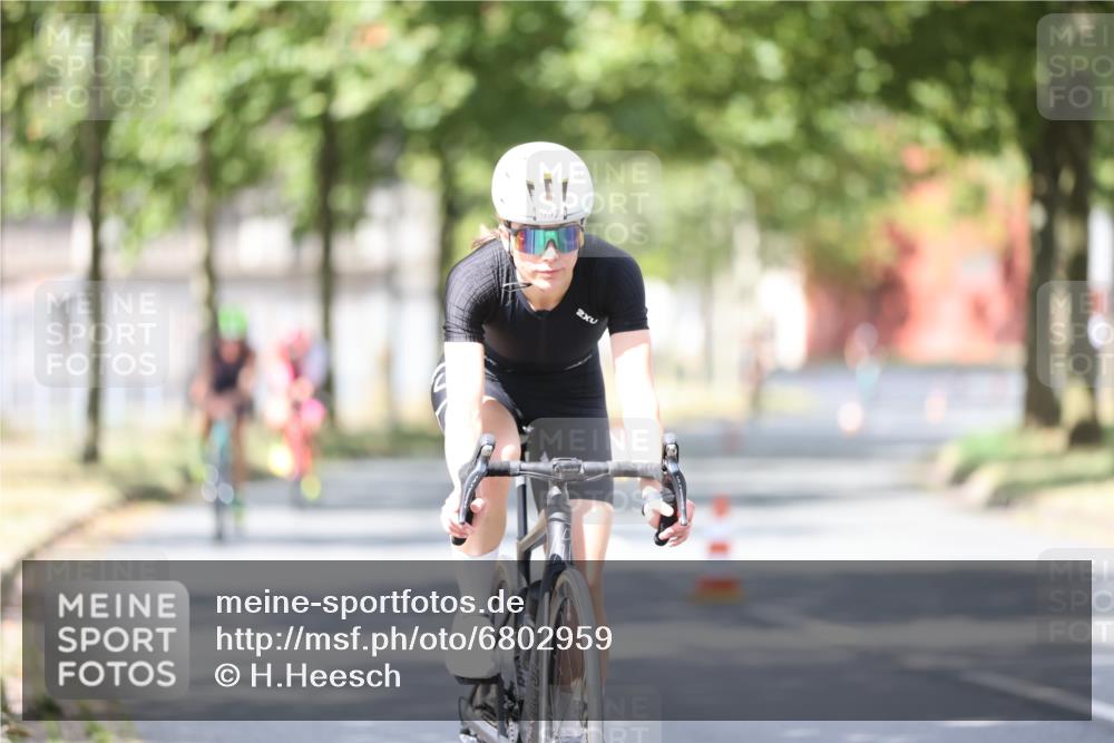 11.08.2024 - GEWOBA Citytriathlon Bremen H.Heesch http://msf.ph/oto/6802959 11.08.2024 12:04:37 Laufen  meine-sportfotos.de