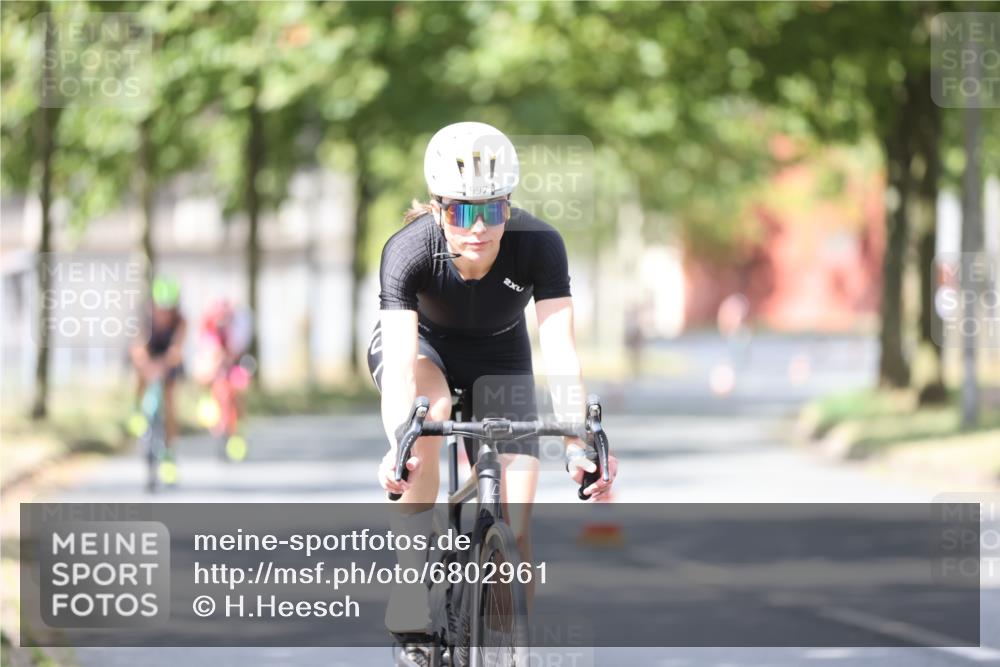 11.08.2024 - GEWOBA Citytriathlon Bremen H.Heesch http://msf.ph/oto/6802961 11.08.2024 12:04:37 Laufen  meine-sportfotos.de