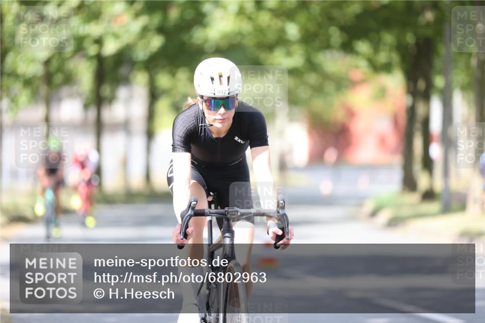 11.08.2024 - GEWOBA Citytriathlon Bremen H.Heesch http://msf.ph/oto/6802963 11.08.2024 12:04:37 Laufen  meine-sportfotos.de