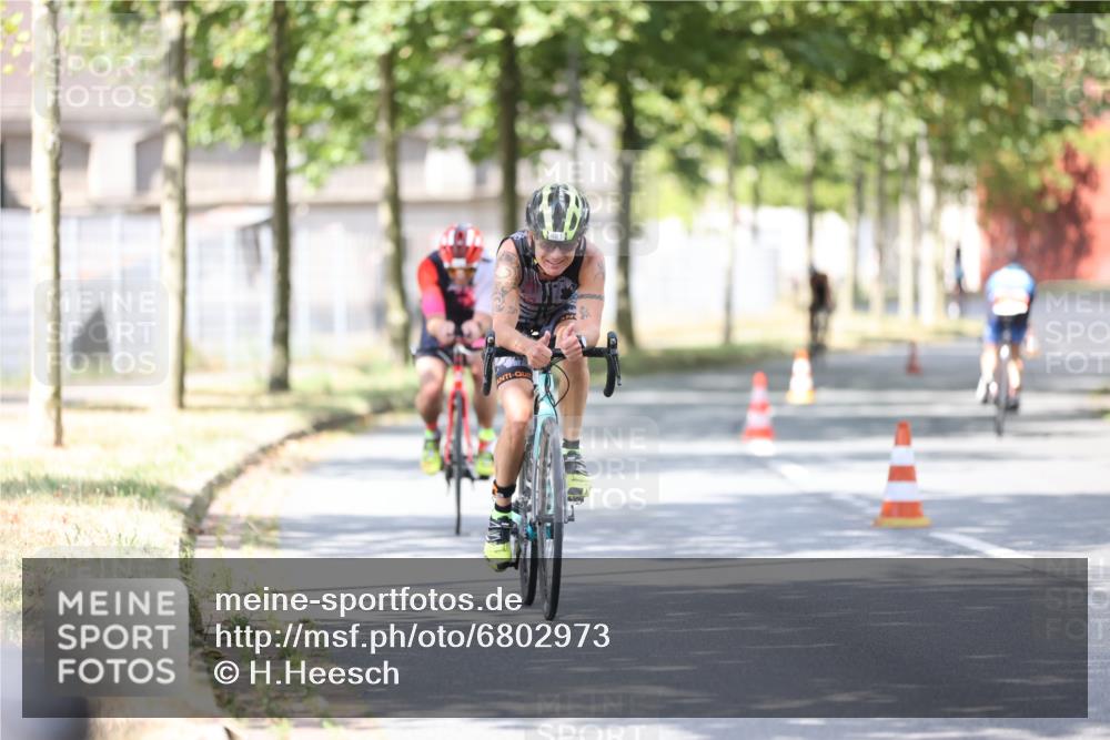11.08.2024 - GEWOBA Citytriathlon Bremen H.Heesch http://msf.ph/oto/6802973 11.08.2024 12:04:38 Laufen  meine-sportfotos.de