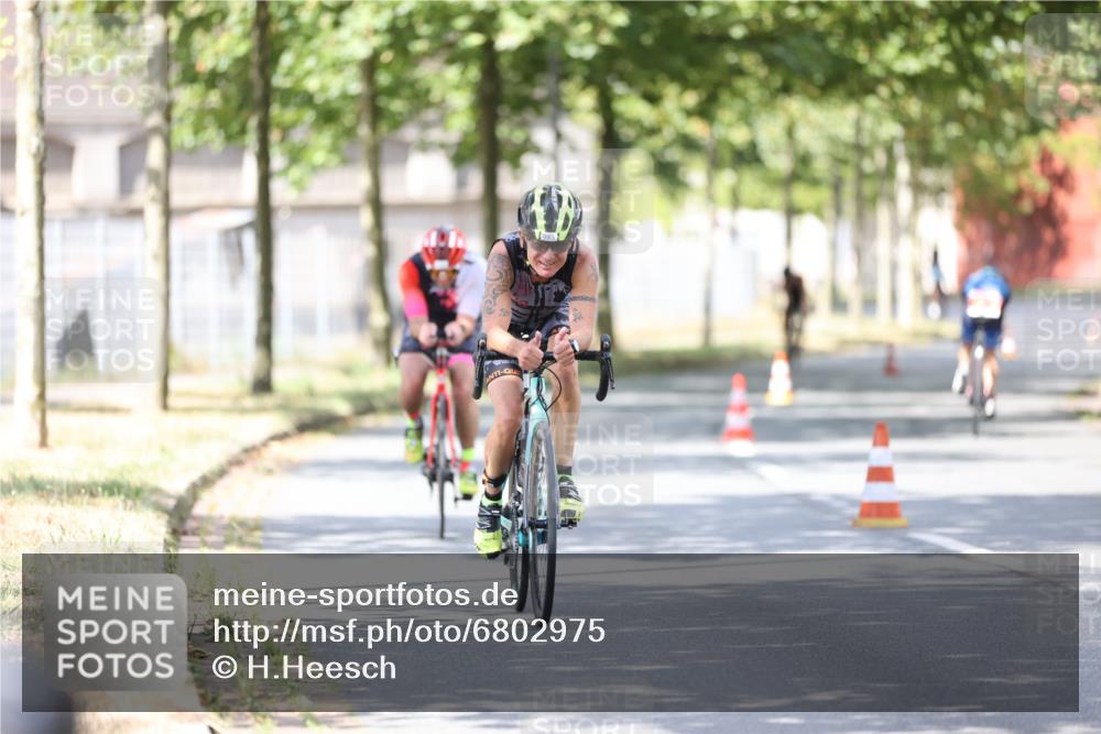 11.08.2024 - GEWOBA Citytriathlon Bremen H.Heesch http://msf.ph/oto/6802975 11.08.2024 12:04:39 Laufen  meine-sportfotos.de