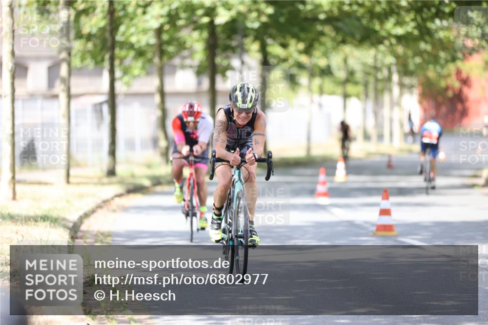 11.08.2024 - GEWOBA Citytriathlon Bremen H.Heesch http://msf.ph/oto/6802977 11.08.2024 12:04:39 Laufen  meine-sportfotos.de