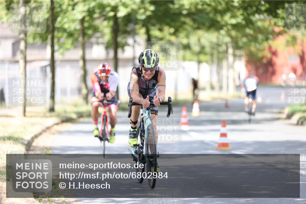 11.08.2024 - GEWOBA Citytriathlon Bremen H.Heesch http://msf.ph/oto/6802984 11.08.2024 12:04:39 Laufen  meine-sportfotos.de