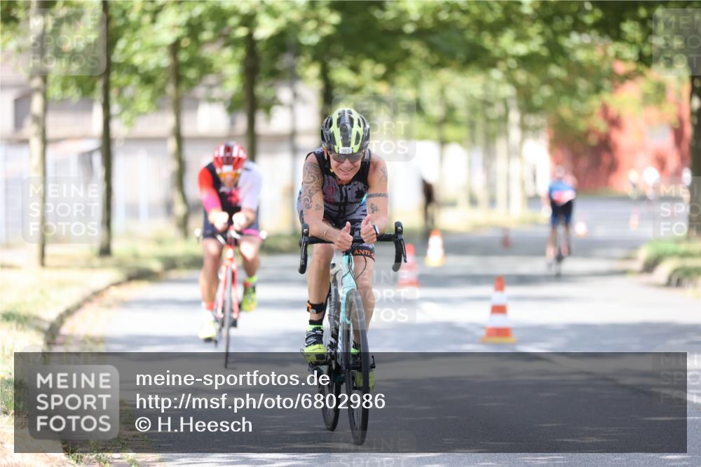 11.08.2024 - GEWOBA Citytriathlon Bremen H.Heesch http://msf.ph/oto/6802986 11.08.2024 12:04:39 Laufen  meine-sportfotos.de