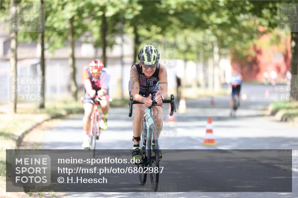 11.08.2024 - GEWOBA Citytriathlon Bremen H.Heesch http://msf.ph/oto/6802987 11.08.2024 12:04:39 Laufen  meine-sportfotos.de