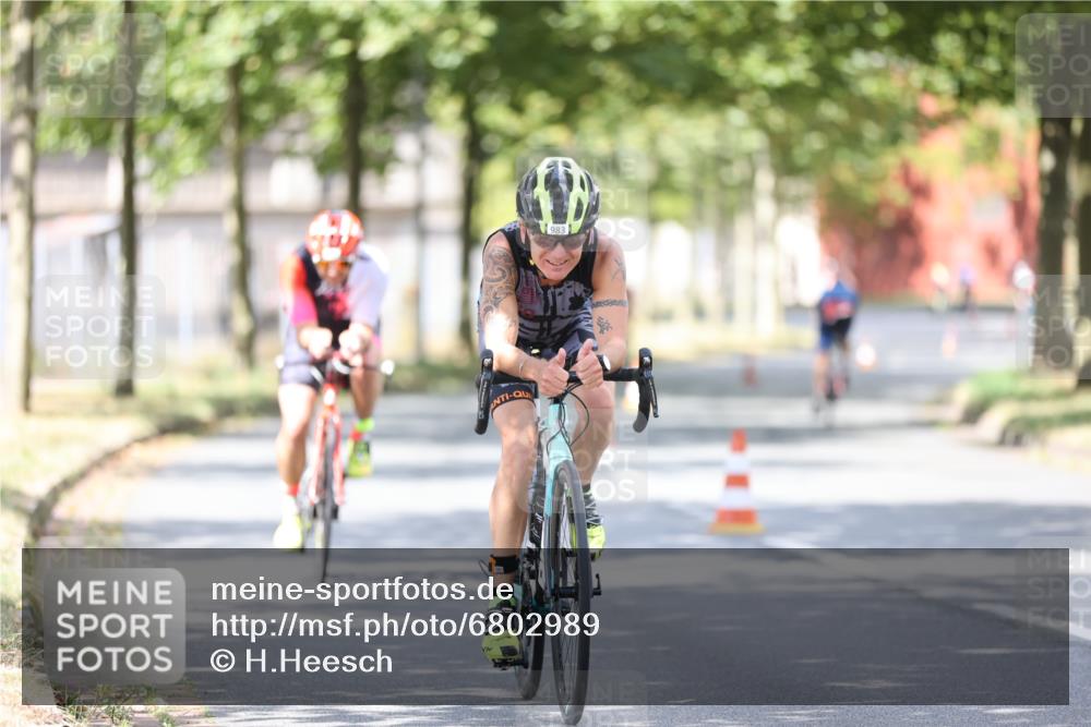 11.08.2024 - GEWOBA Citytriathlon Bremen H.Heesch http://msf.ph/oto/6802989 11.08.2024 12:04:39 Laufen  meine-sportfotos.de