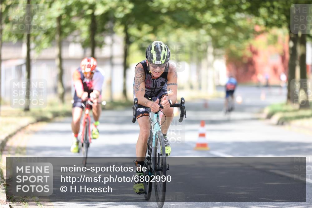 11.08.2024 - GEWOBA Citytriathlon Bremen H.Heesch http://msf.ph/oto/6802990 11.08.2024 12:04:39 Laufen  meine-sportfotos.de