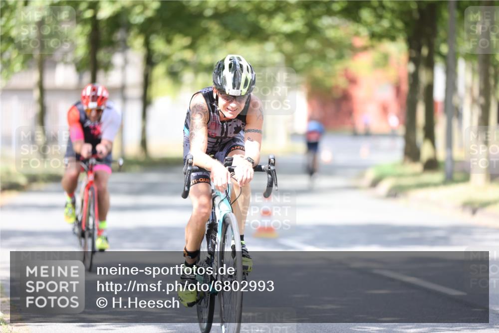 11.08.2024 - GEWOBA Citytriathlon Bremen H.Heesch http://msf.ph/oto/6802993 11.08.2024 12:04:39 Laufen  meine-sportfotos.de