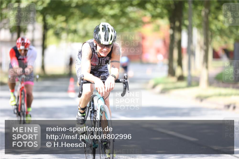 11.08.2024 - GEWOBA Citytriathlon Bremen H.Heesch http://msf.ph/oto/6802996 11.08.2024 12:04:39 Laufen  meine-sportfotos.de