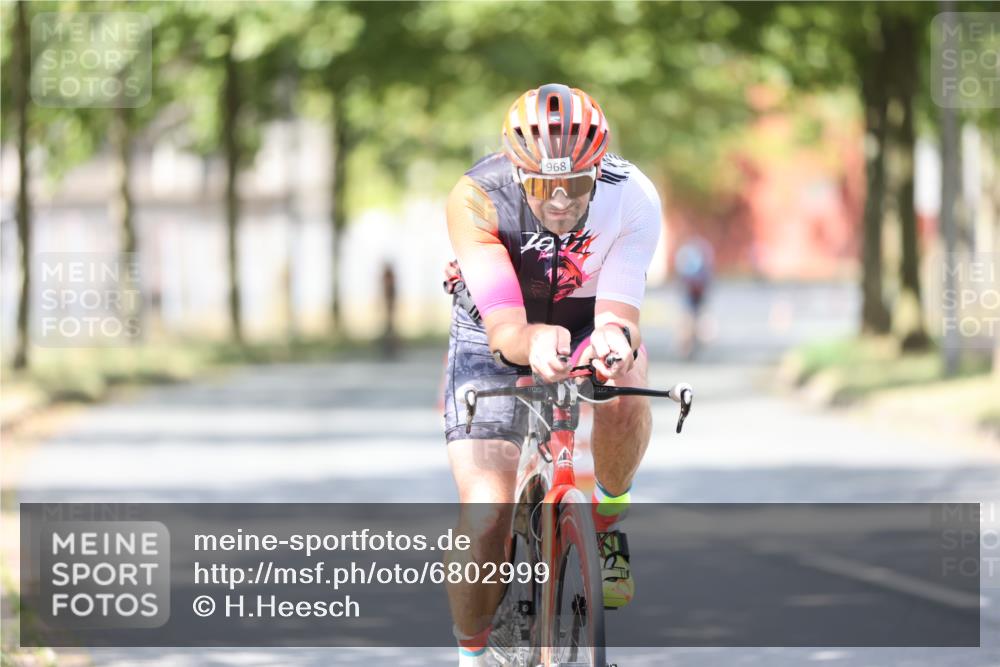 11.08.2024 - GEWOBA Citytriathlon Bremen H.Heesch http://msf.ph/oto/6802999 11.08.2024 12:04:40 Laufen  meine-sportfotos.de