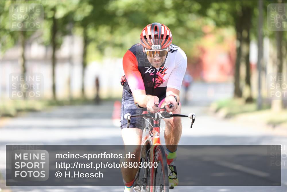 11.08.2024 - GEWOBA Citytriathlon Bremen H.Heesch http://msf.ph/oto/6803000 11.08.2024 12:04:40 Laufen  meine-sportfotos.de