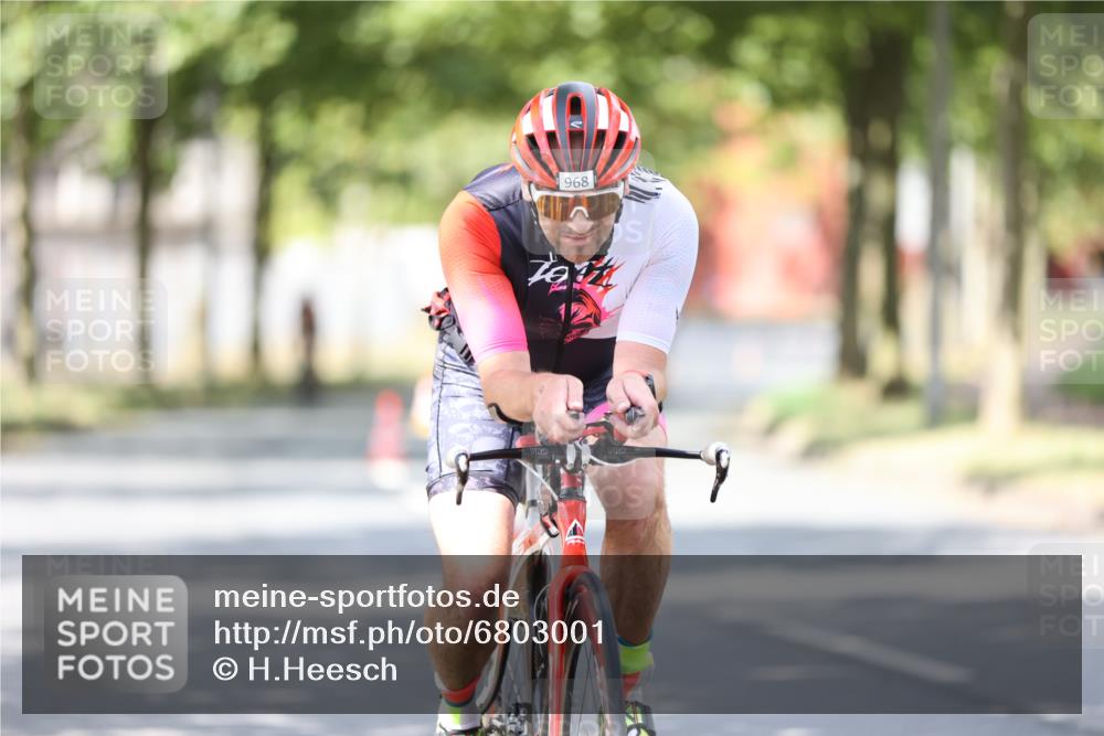 11.08.2024 - GEWOBA Citytriathlon Bremen H.Heesch http://msf.ph/oto/6803001 11.08.2024 12:04:40 Laufen  meine-sportfotos.de