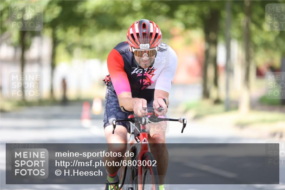 11.08.2024 - GEWOBA Citytriathlon Bremen H.Heesch http://msf.ph/oto/6803002 11.08.2024 12:04:40 Laufen  meine-sportfotos.de