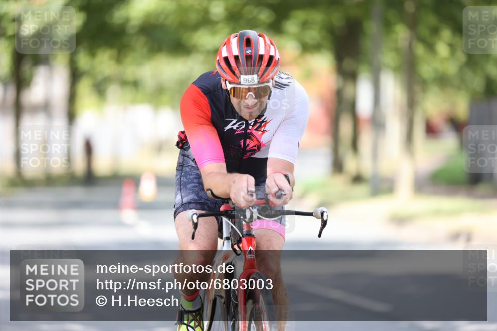 11.08.2024 - GEWOBA Citytriathlon Bremen H.Heesch http://msf.ph/oto/6803003 11.08.2024 12:04:41 Laufen  meine-sportfotos.de