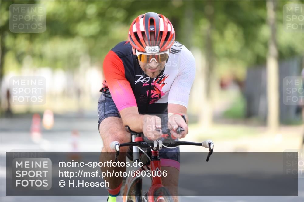 11.08.2024 - GEWOBA Citytriathlon Bremen H.Heesch http://msf.ph/oto/6803006 11.08.2024 12:04:41 Laufen  meine-sportfotos.de