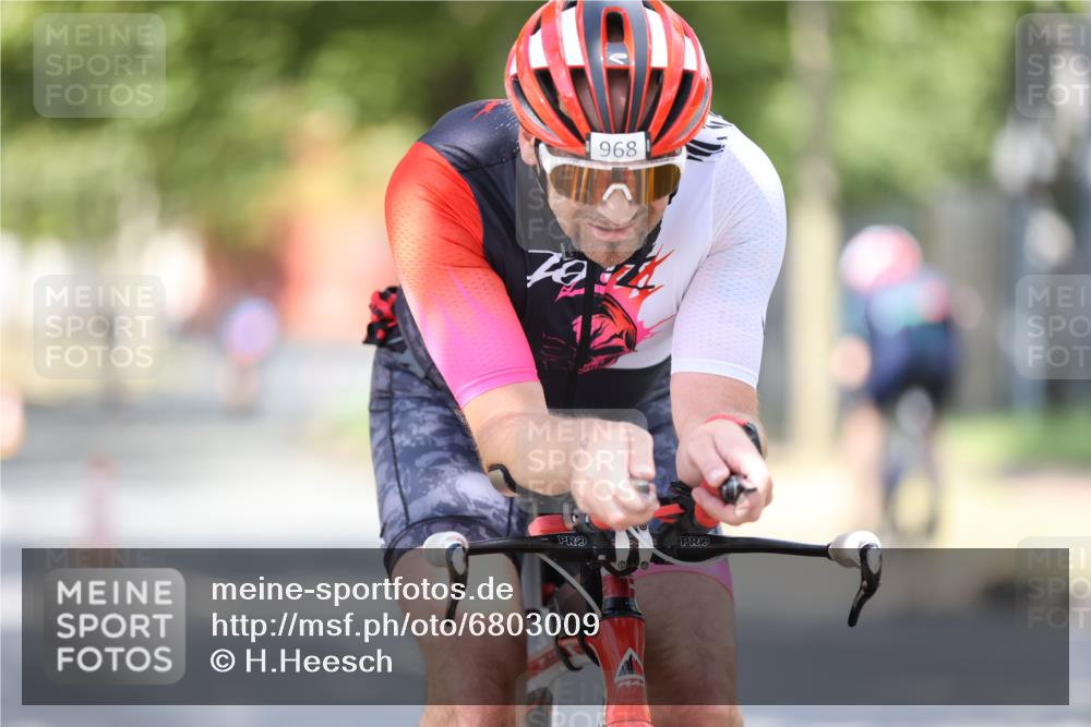 11.08.2024 - GEWOBA Citytriathlon Bremen H.Heesch http://msf.ph/oto/6803009 11.08.2024 12:04:41 Laufen  meine-sportfotos.de