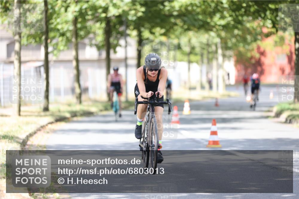 11.08.2024 - GEWOBA Citytriathlon Bremen H.Heesch http://msf.ph/oto/6803013 11.08.2024 12:04:46 Laufen  meine-sportfotos.de