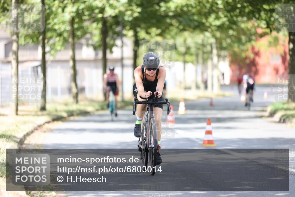 11.08.2024 - GEWOBA Citytriathlon Bremen H.Heesch http://msf.ph/oto/6803014 11.08.2024 12:04:46 Laufen  meine-sportfotos.de