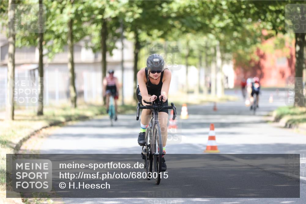 11.08.2024 - GEWOBA Citytriathlon Bremen H.Heesch http://msf.ph/oto/6803015 11.08.2024 12:04:46 Laufen  meine-sportfotos.de