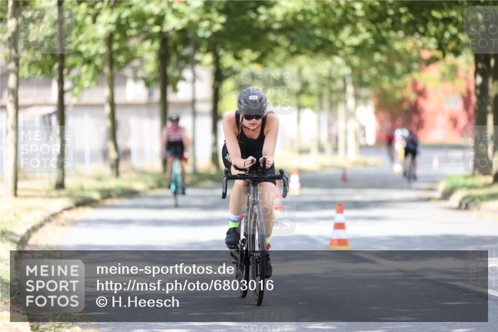 11.08.2024 - GEWOBA Citytriathlon Bremen H.Heesch http://msf.ph/oto/6803016 11.08.2024 12:04:46 Laufen  meine-sportfotos.de